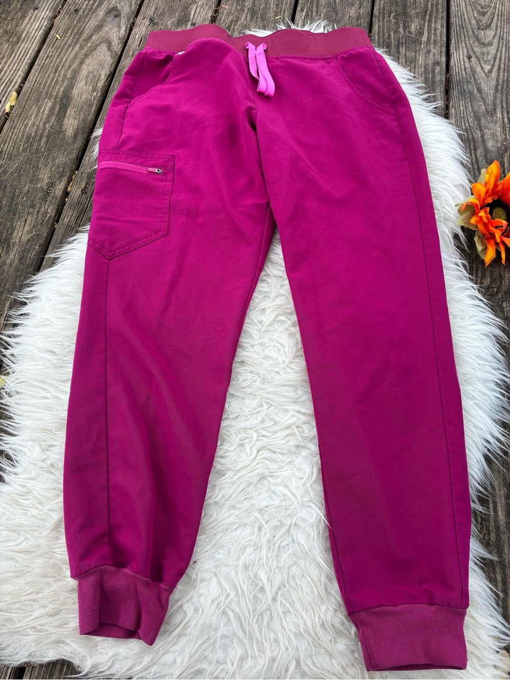 🌺SET🌺Figs V-Neck Top & joggers with Pink Drawstring🌺top small/pants medium - Picture 4 of 6